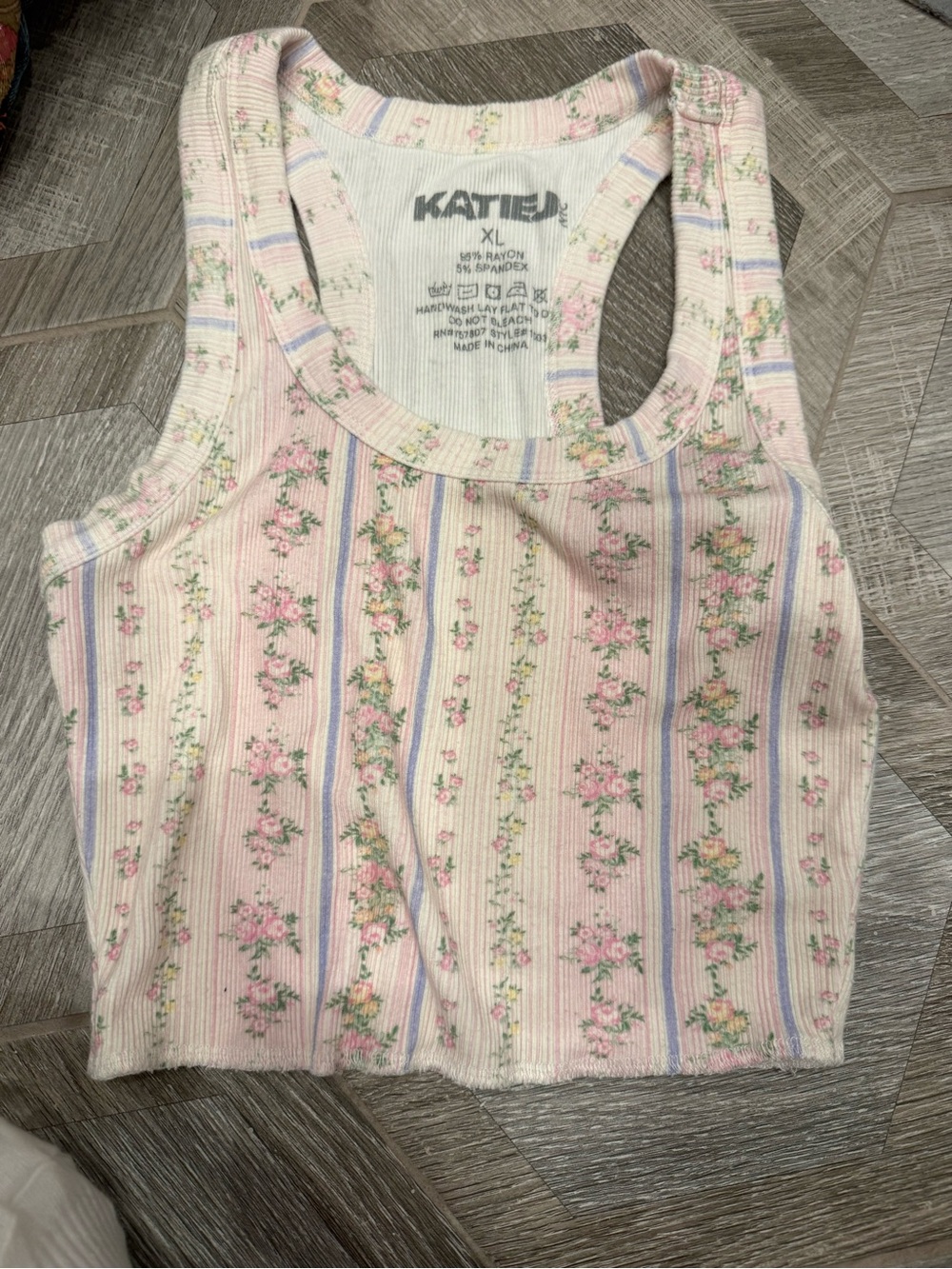 Katie j xl tank